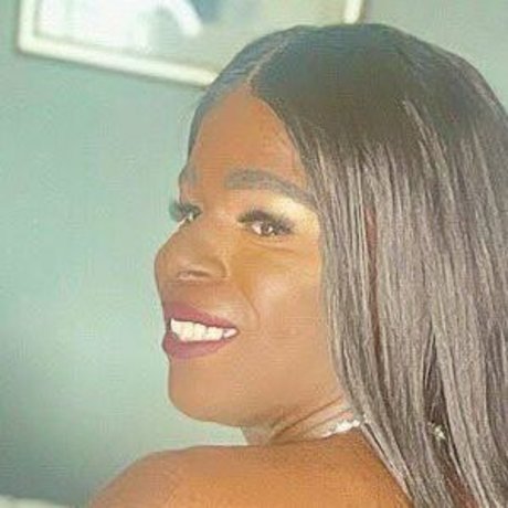 Naakte gelekte OnlyFans-foto van Carmen Brown