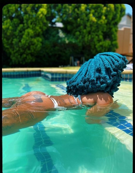 Naakte gelekte OnlyFans-foto van Moonchild Sanelly