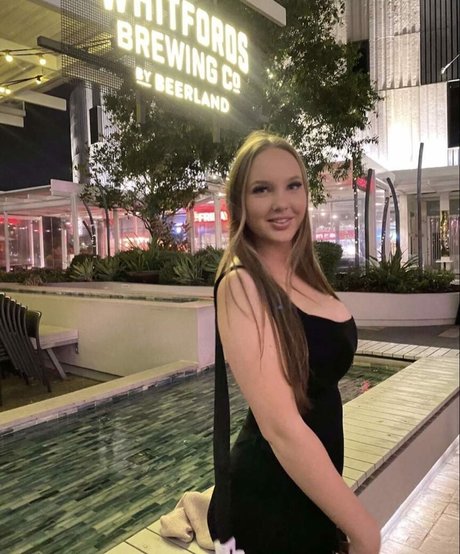 Naakte gelekte OnlyFans-foto van Ella B
