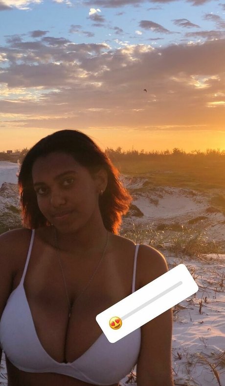 Naakte gelekte OnlyFans-foto van Mayellen