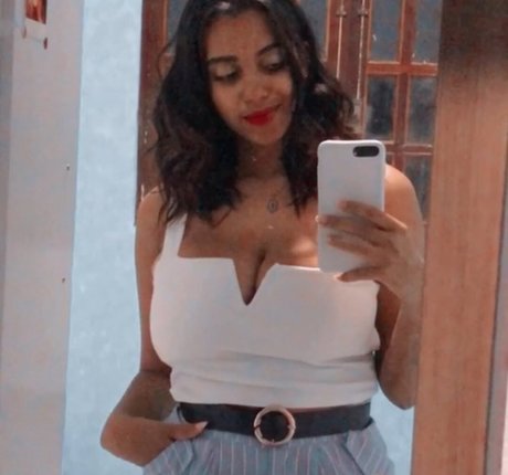 Naakte gelekte OnlyFans-foto van Mayellen
