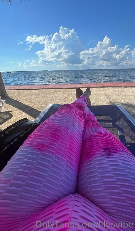 Naakte gelekte OnlyFans-foto van Lilysvibe