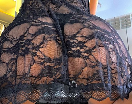 Naakte gelekte OnlyFans-foto van Redmil