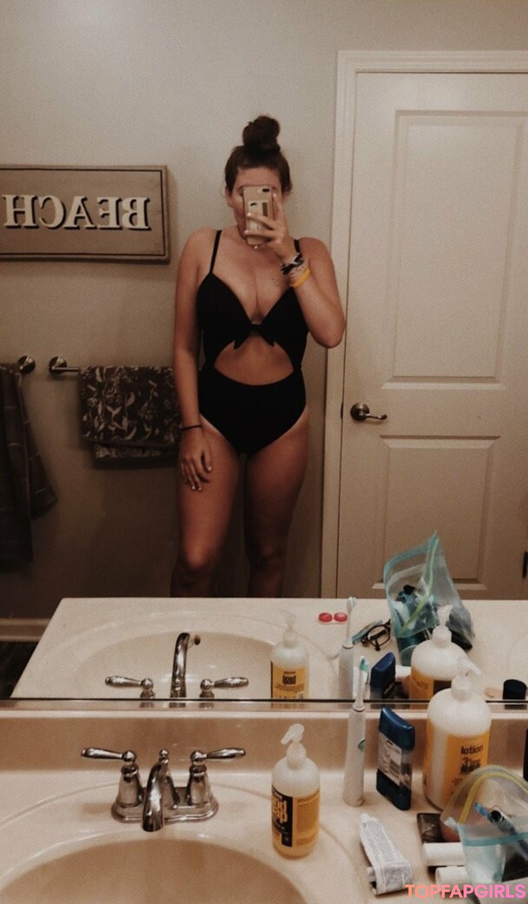 Naakte gelekte OnlyFans-foto van Hannah V #23 Naakte gelekte OnlyFans-foto van Hannah V #23