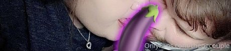 Naakte gelekte OnlyFans-foto van Theogcouple