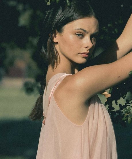 Naakte gelekte OnlyFans-foto van Meika Woollard