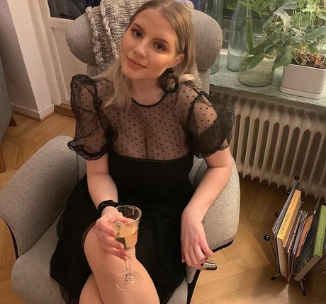 Naakte gelekte OnlyFans-foto van Stina