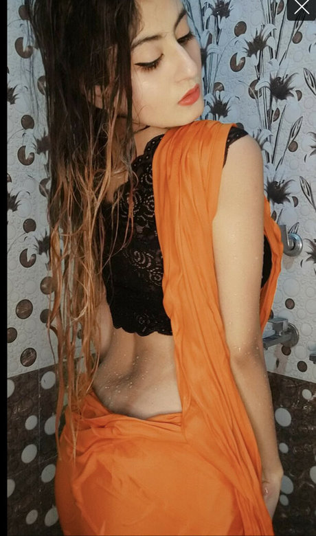 Naakte gelekte OnlyFans-foto van Priya Maggo
