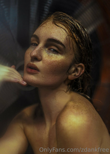 Naakte gelekte OnlyFans-foto van Zdankfree