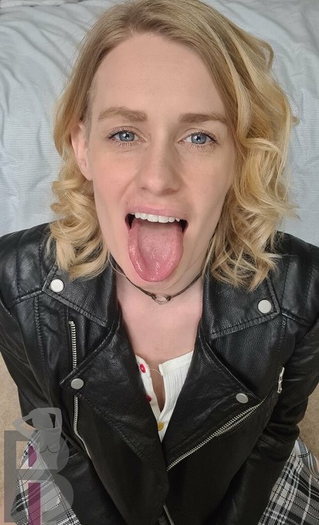 Naakte gelekte OnlyFans-foto van Bellelou