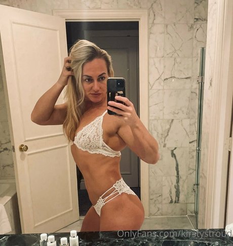 Naakte gelekte OnlyFans-foto van Kirstystroud