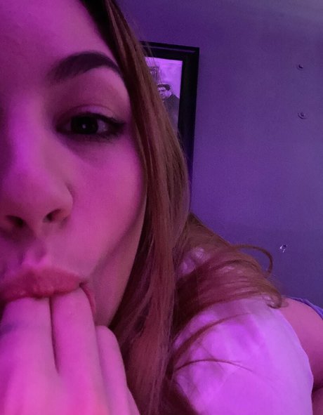 Naakte gelekte OnlyFans-foto van Faithmaylee