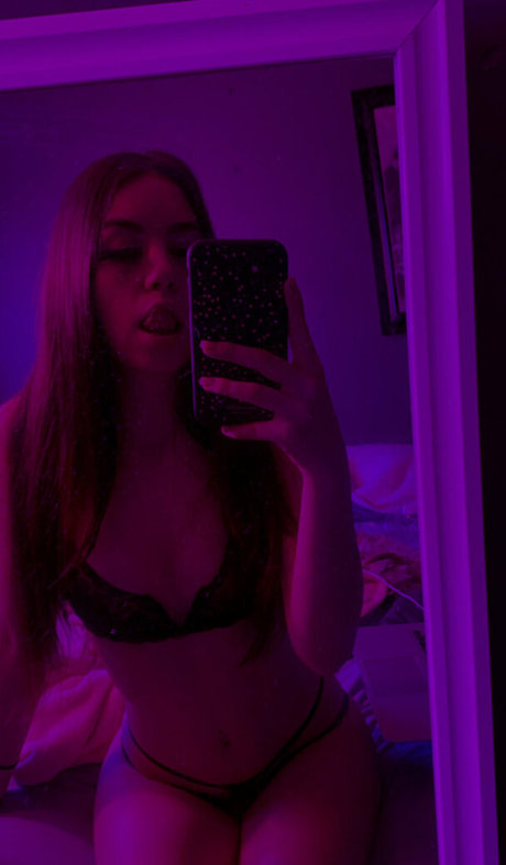 Naakte gelekte OnlyFans-foto van Faithmaylee