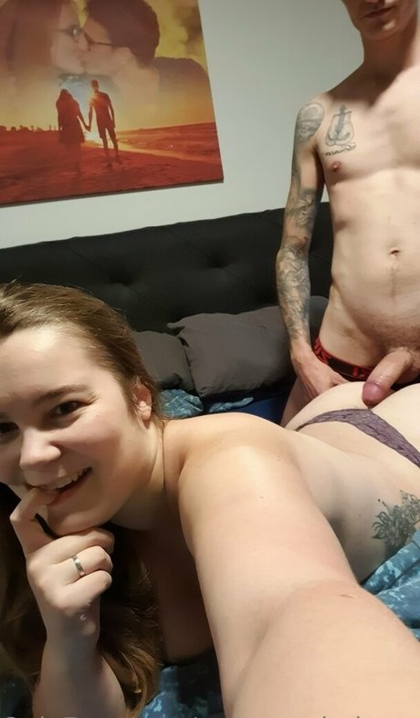 Naakte gelekte OnlyFans-foto van Yourmarriedcouple