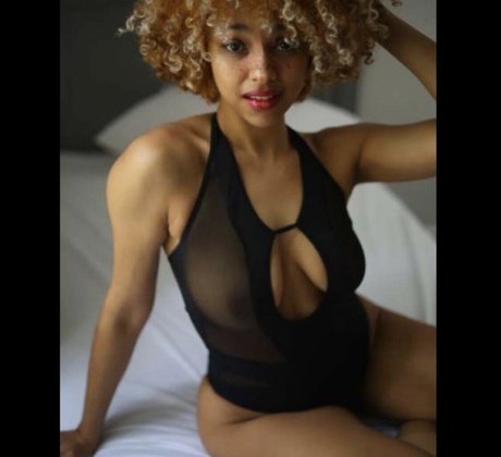 Naakte gelekte OnlyFans-foto van Julofthenile