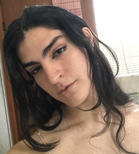 Naakte gelekte OnlyFans-foto van Haditasd