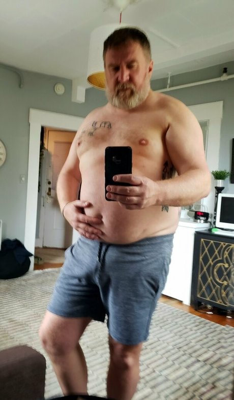 Naakte gelekte OnlyFans-foto van Bearinheat