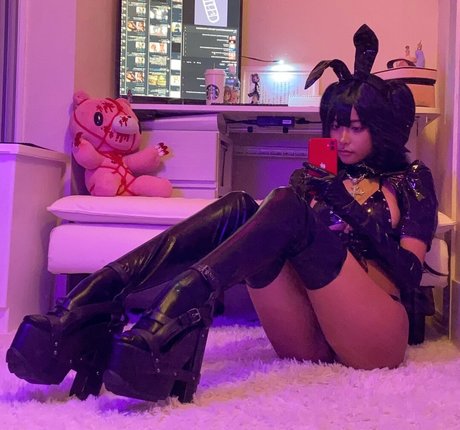 Naakte gelekte OnlyFans-foto van Reina Delic