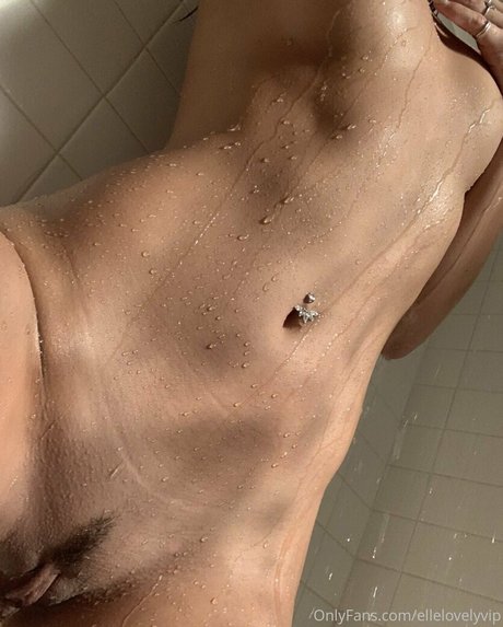 Naakte gelekte OnlyFans-foto van Ellelovelyvip