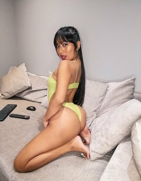 Naakte gelekte OnlyFans-foto van Pocahontaslittle