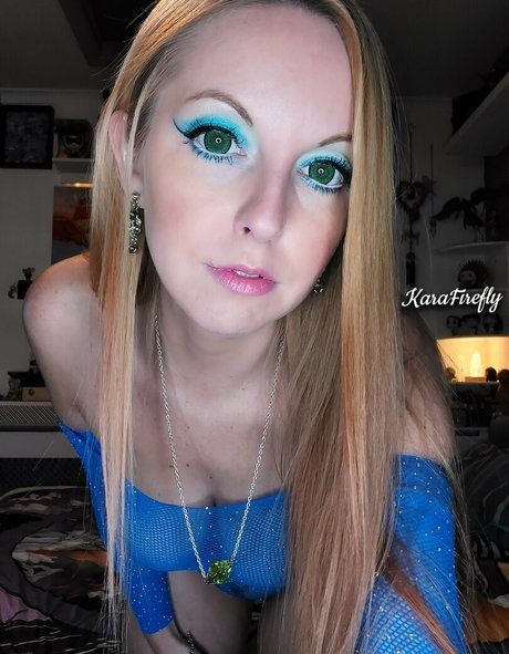 Naakte gelekte OnlyFans-foto van Karafirefly