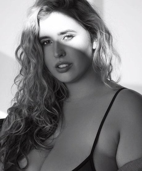 Naakte gelekte OnlyFans-foto van Lo Sangstaaa