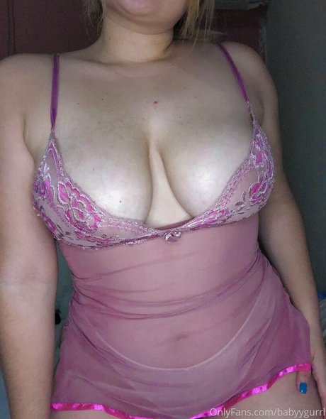 Naakte gelekte OnlyFans-foto van Babyygurrl
