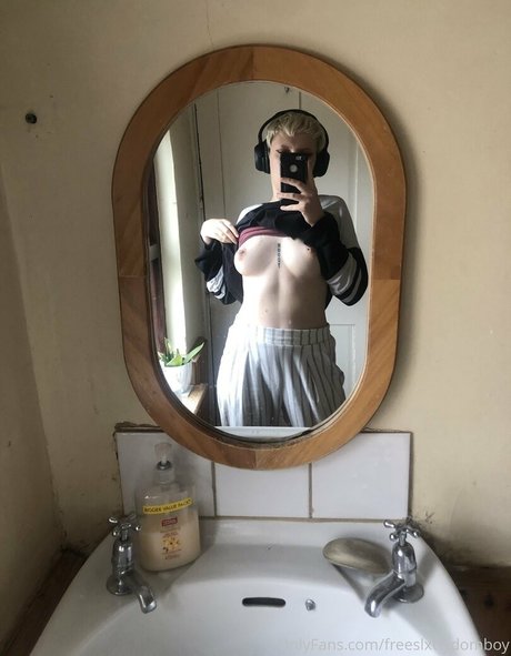 Naakte gelekte OnlyFans-foto van Freeslxttydomboy