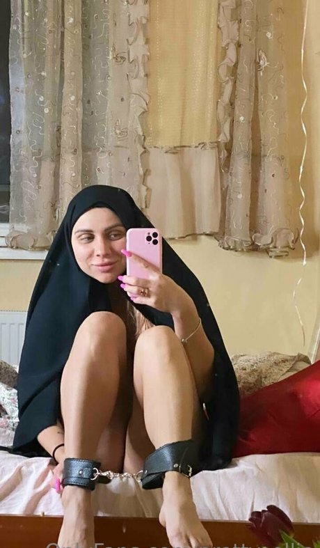 Naakte gelekte OnlyFans-foto van Prettyellie