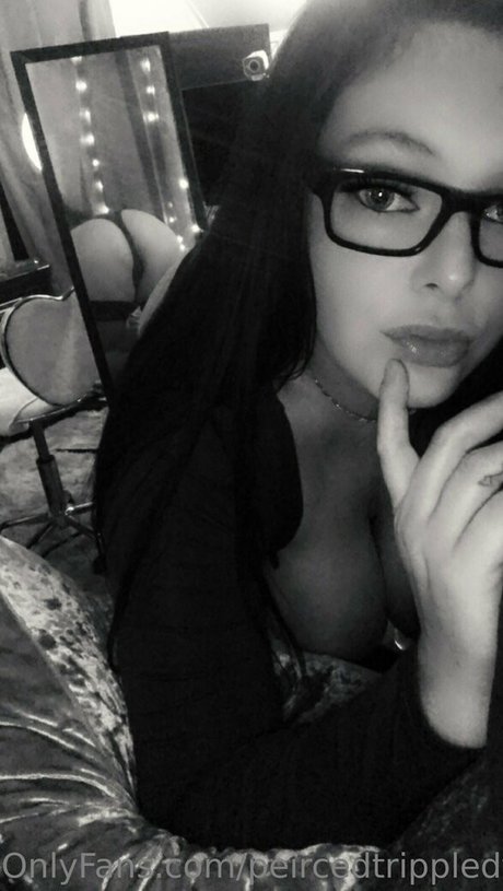 Naakte gelekte OnlyFans-foto van Peircedtrippledfree