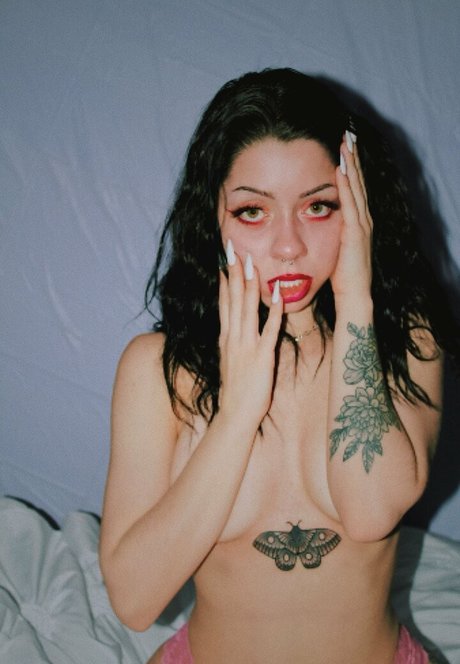 Naakte gelekte OnlyFans-foto van Purplemamaz
