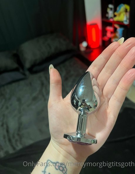 Naakte gelekte OnlyFans-foto van Mercymorgbigtitsgoth
