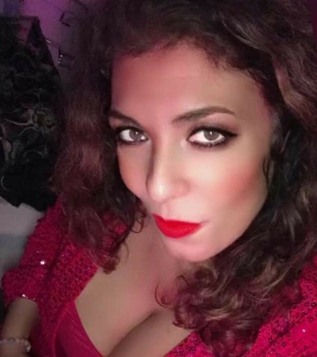 Naakte gelekte OnlyFans-foto van Betty Larouge