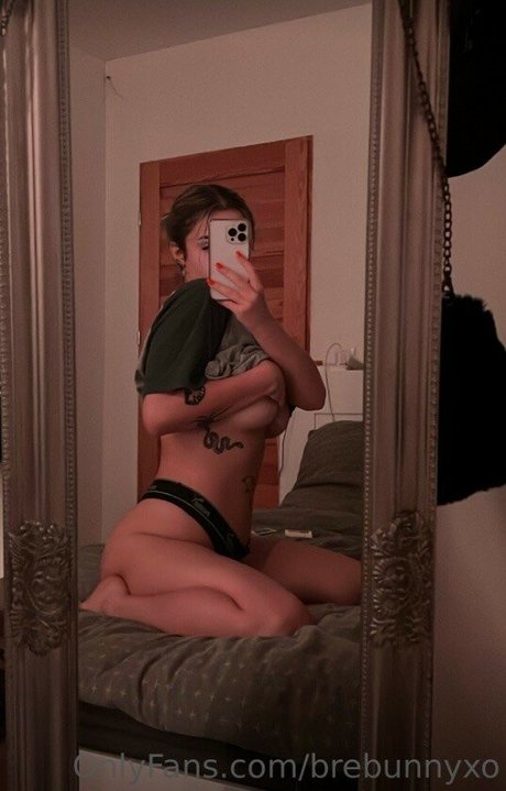 Naakte gelekte OnlyFans-foto van Brebunnyxo