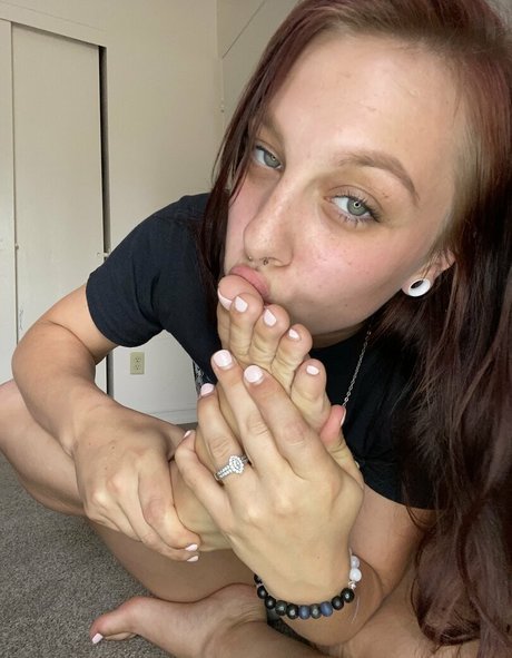 Naakte gelekte OnlyFans-foto van Lovelycelestiasfeet