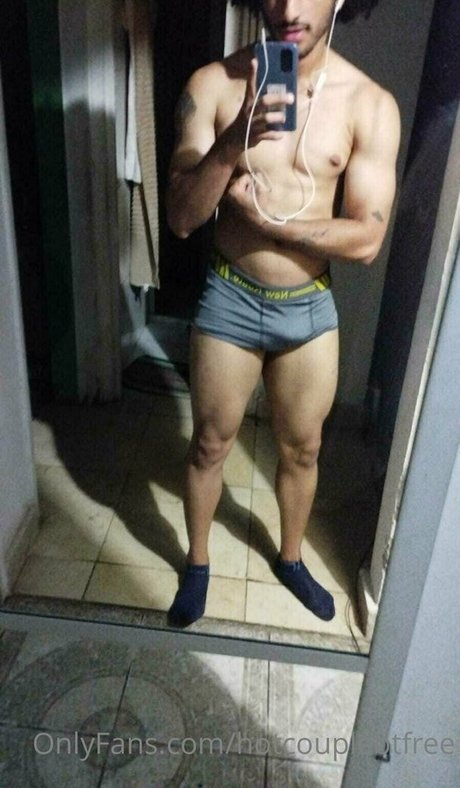 Naakte gelekte OnlyFans-foto van Hotcouplebtfree