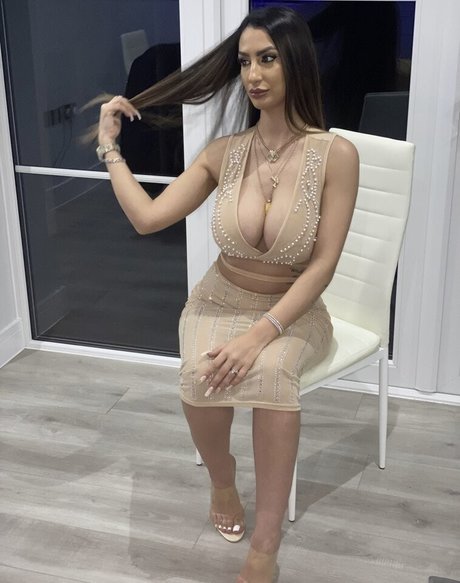 Naakte gelekte OnlyFans-foto van Payvand Mesbah