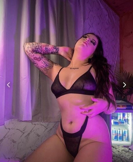Naakte gelekte OnlyFans-foto van Karveyyyy
