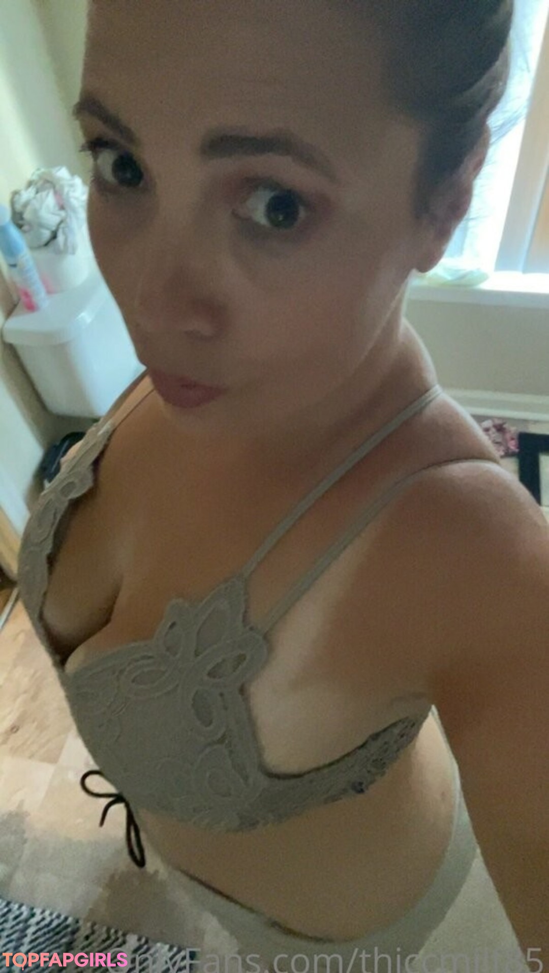 Naakte gelekte OnlyFans-foto van Thiccmilf85 #16 Naakte gelekte OnlyFans-foto van Thiccmilf85 #16