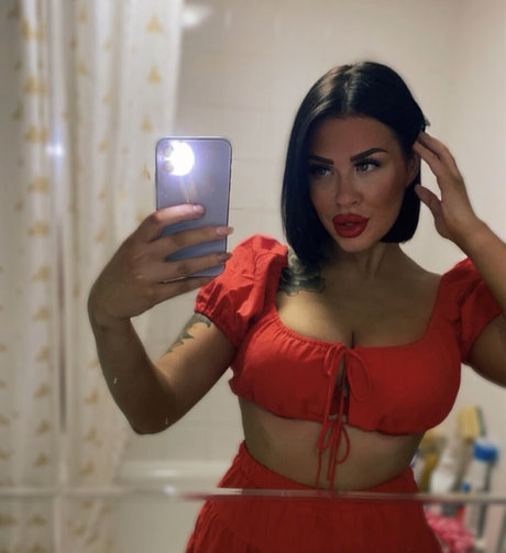 Naakte gelekte OnlyFans-foto van Courtney Luck