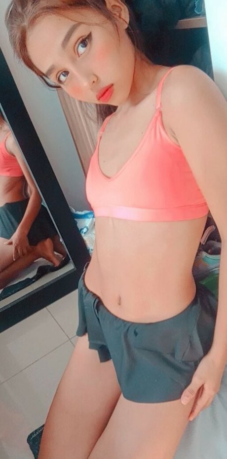 Naakte gelekte OnlyFans-foto van Coralineros