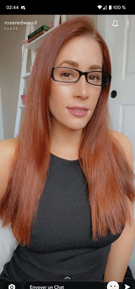 Naakte gelekte OnlyFans-foto van Rose Redwood