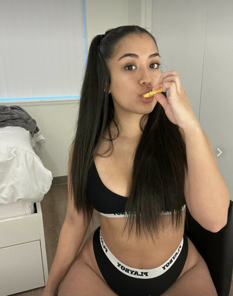 Naakte gelekte OnlyFans-foto van Aaliyahrmorales