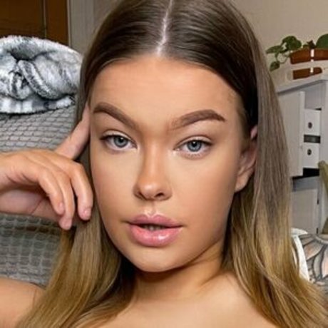 Naakte gelekte OnlyFans-foto van Savannah Jade