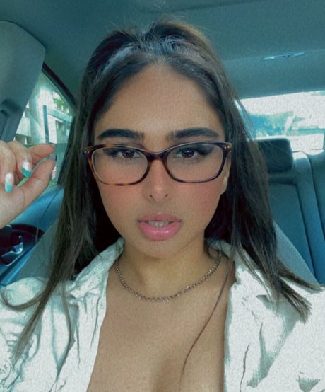 Naakte gelekte OnlyFans-foto van Therealmeghnaa