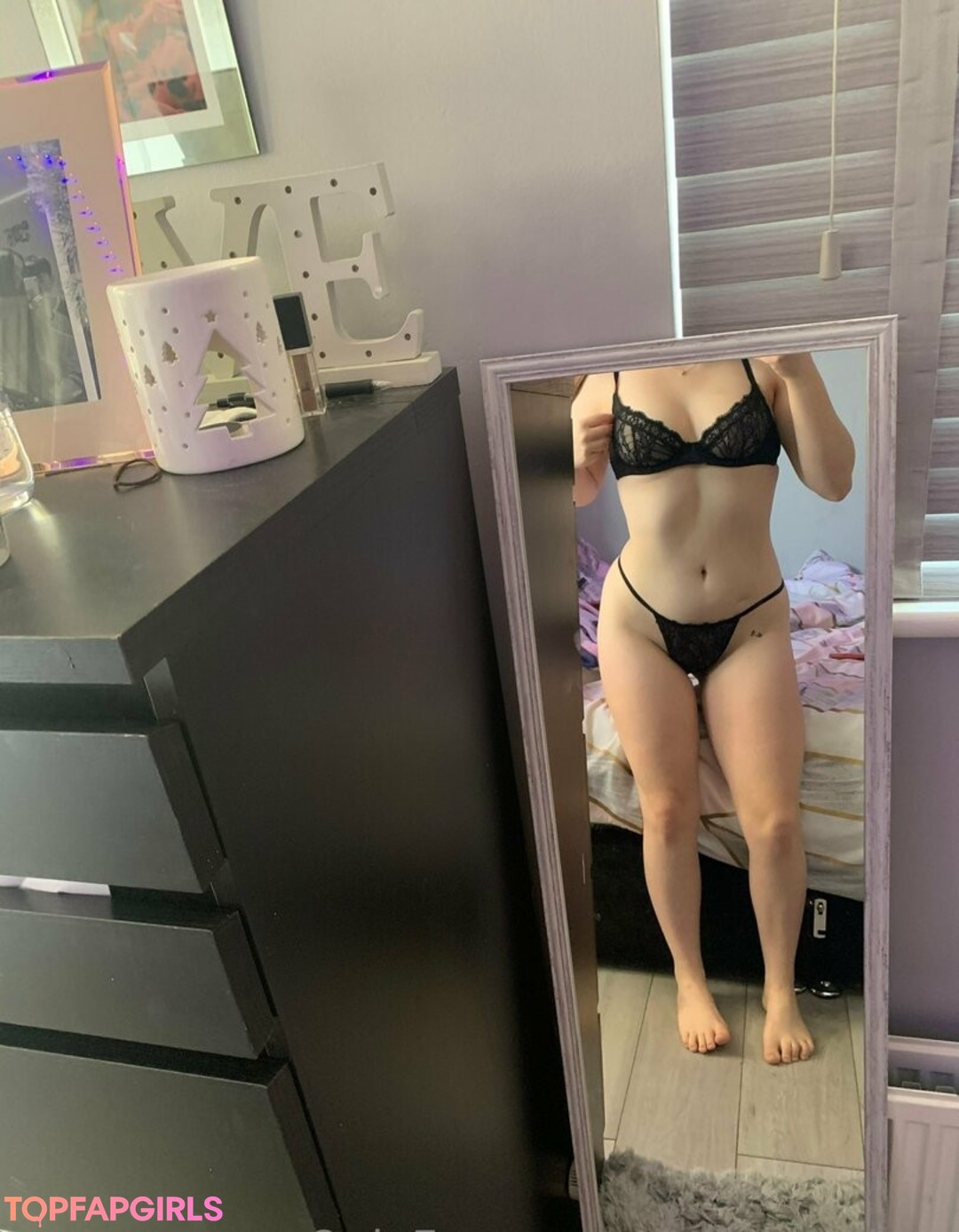 Naakte gelekte OnlyFans-foto van Deliriousvirgo #25 Naakte gelekte OnlyFans-foto van Deliriousvirgo #25