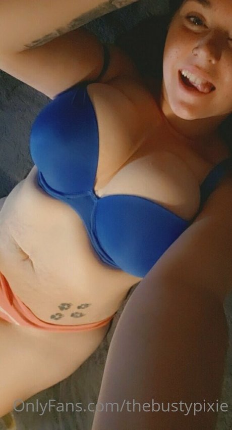 Thebustypixie