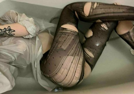 Naakte gelekte OnlyFans-foto van Devilflowers