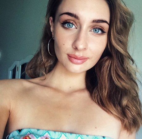 Naakte gelekte OnlyFans-foto van Emma Amelia