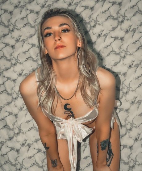 Naakte gelekte OnlyFans-foto van Kara Bella